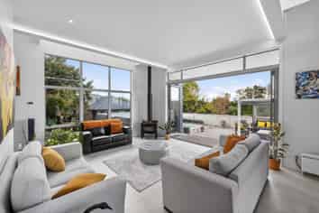 56 Little John Drive, Bellevue