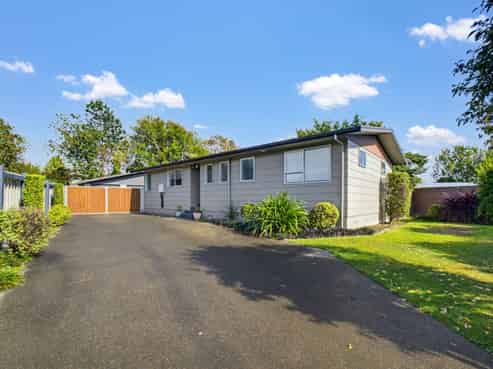6 Escort Grove, Awapuni