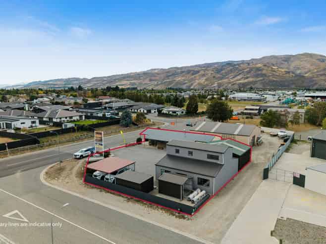 Prime Cromwell freehold - invest or occupy