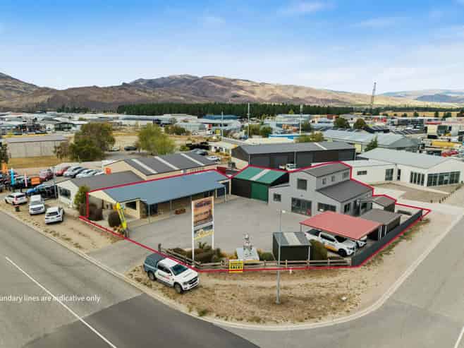 Prime Cromwell freehold - invest or occupy