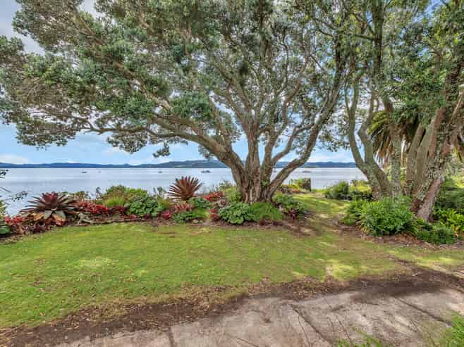 22 Karoro Road, One Tree Point
