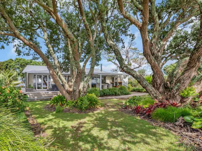 22 Karoro Road, One Tree Point