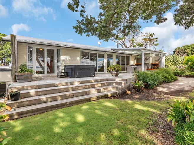 22 Karoro Road, One Tree Point