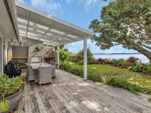 22 Karoro Road, One Tree Point