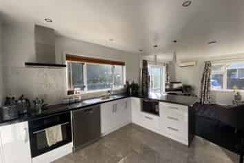 27 Bishopsworth St, Hillsborough