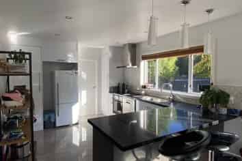 27 Bishopsworth St, Hillsborough