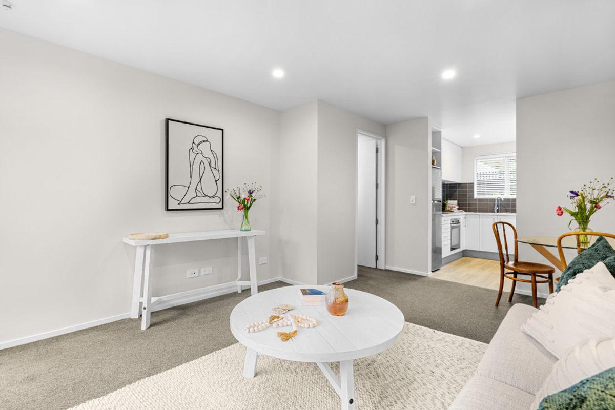 Peaceful Post-Quake Living + Oversized Garage – pohled 6
