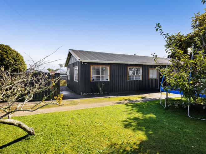 9 Standish Street, Midhirst