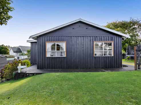 9 Standish Street, Midhirst