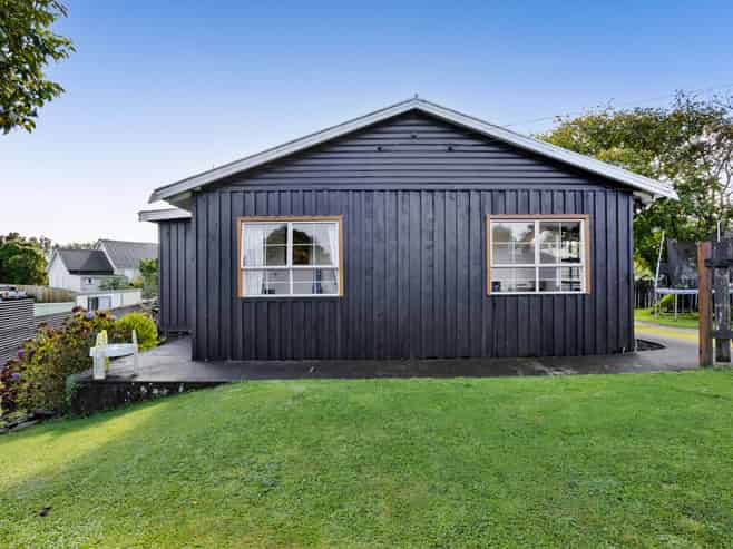 9 Standish Street, Midhirst