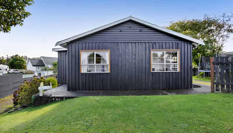 9 Standish Street, Midhirst