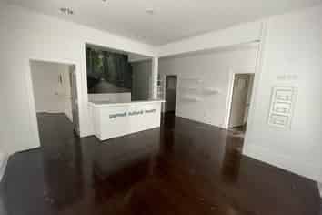 RARE MEDICAL SPACE | CORNER POSITION