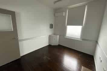 RARE MEDICAL SPACE | CORNER POSITION