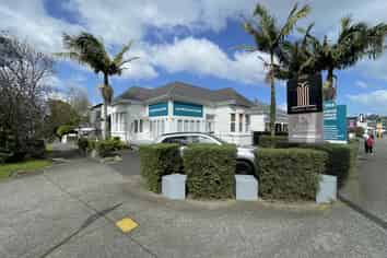 RARE MEDICAL SPACE | CORNER POSITION