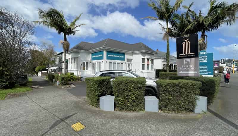 532 Parnell, Parnell