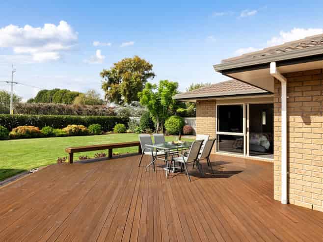 13 Rosewood Court, Huntington