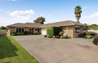 13 Rosewood Court, Huntington