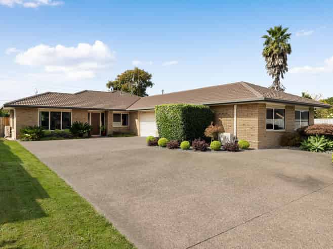 13 Rosewood Court, Huntington