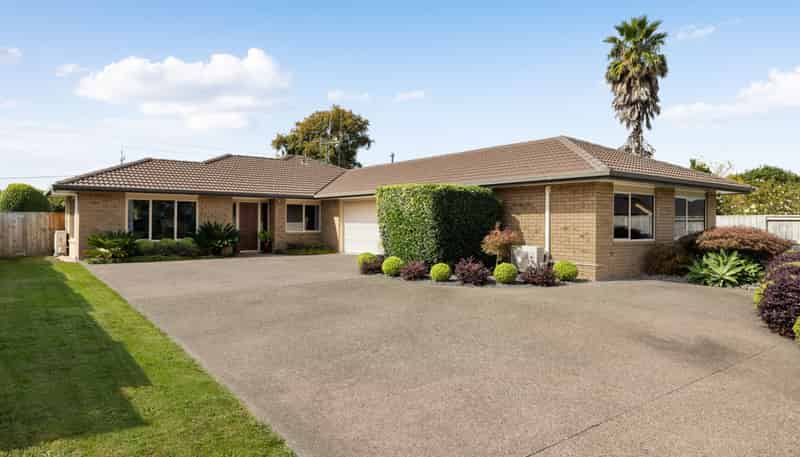 13 Rosewood Court, Huntington