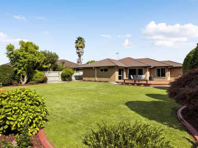 13 Rosewood Court, Huntington