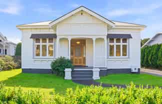 80 Great North Road, Saint Johns Hill