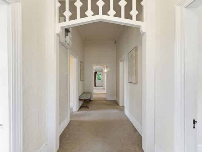 80 Great North Road, Saint Johns Hill