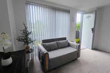 2/1 Matuhi Rise, Henderson