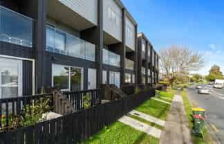 2/1 Matuhi Rise, Henderson