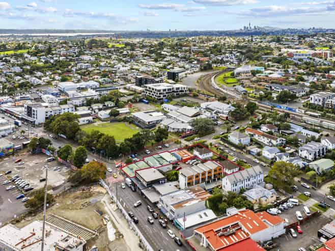 Corner profile investment with income and upside