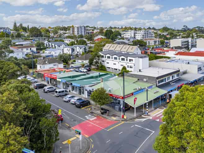 Corner profile investment with income and upside