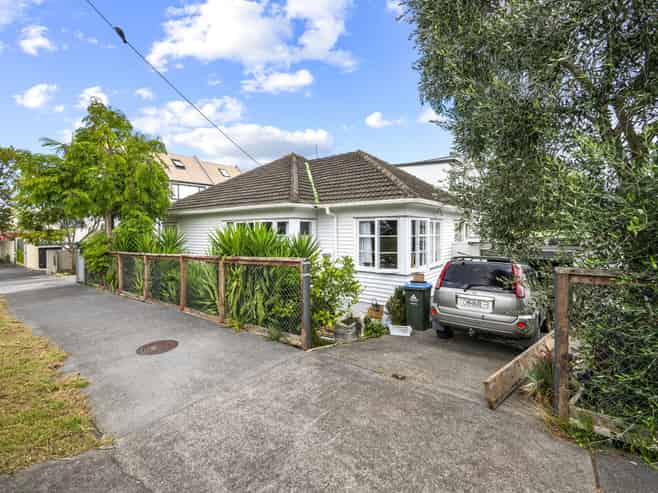 Corner profile investment with income and upside