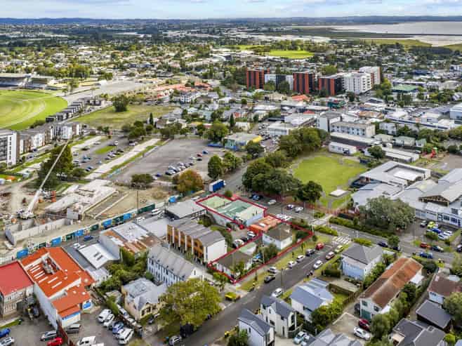 Corner profile investment with income and upside