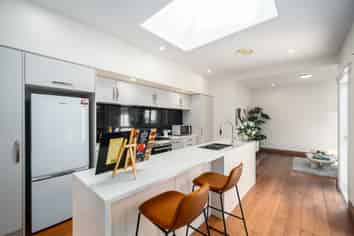 9 Wavell Street, Karori