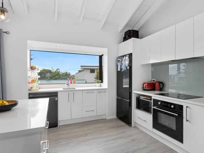 9 Pohutukawa Avenue, Red Beach