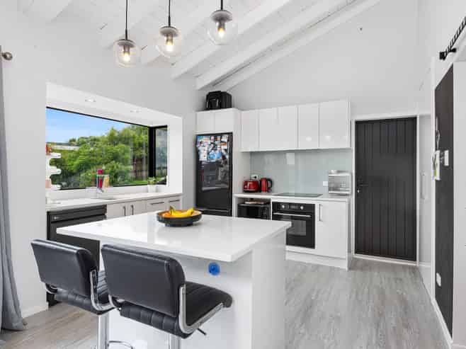 9 Pohutukawa Avenue, Red Beach