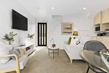 2/2 Jadewynn Drive, Massey