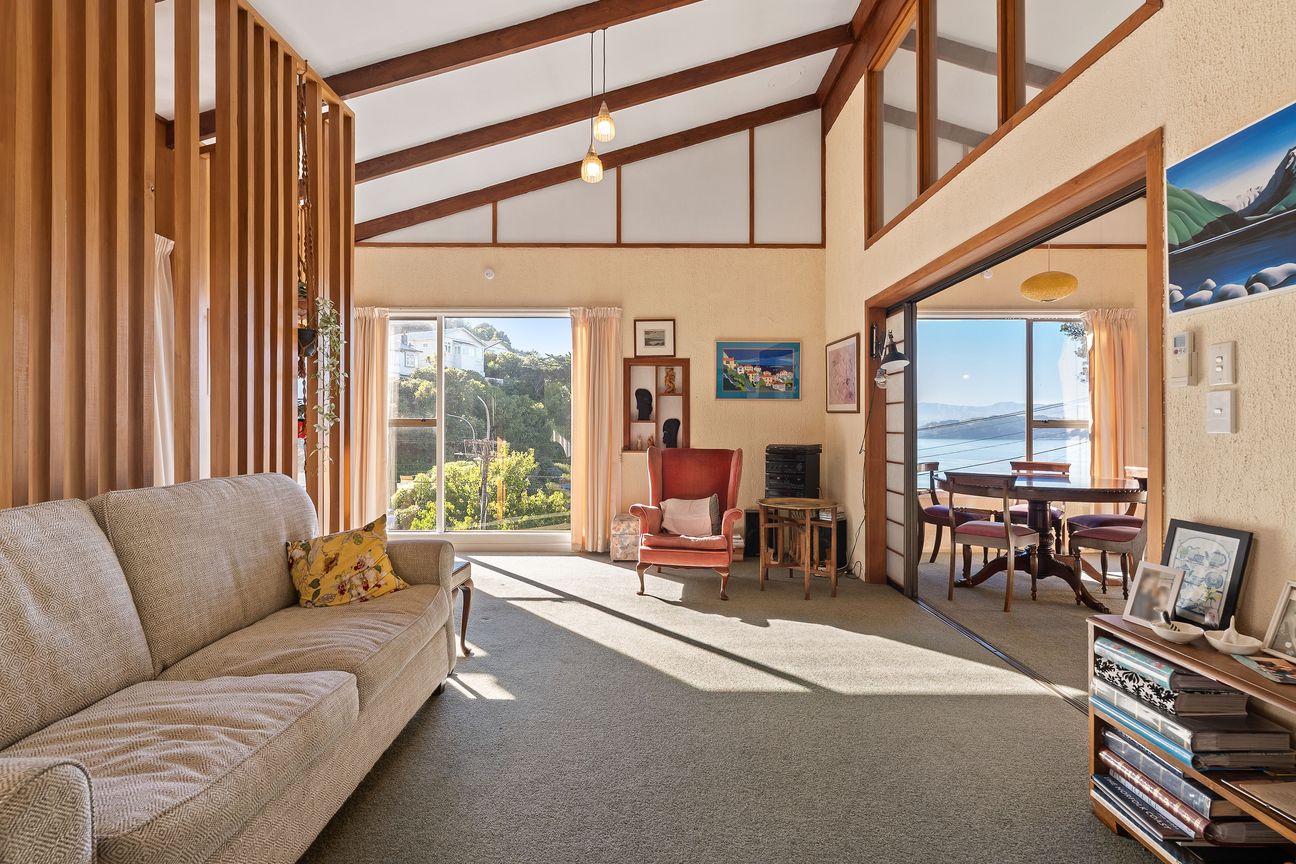 EASY LIVING - SPECTACULAR OUTLOOK! - Vista 2