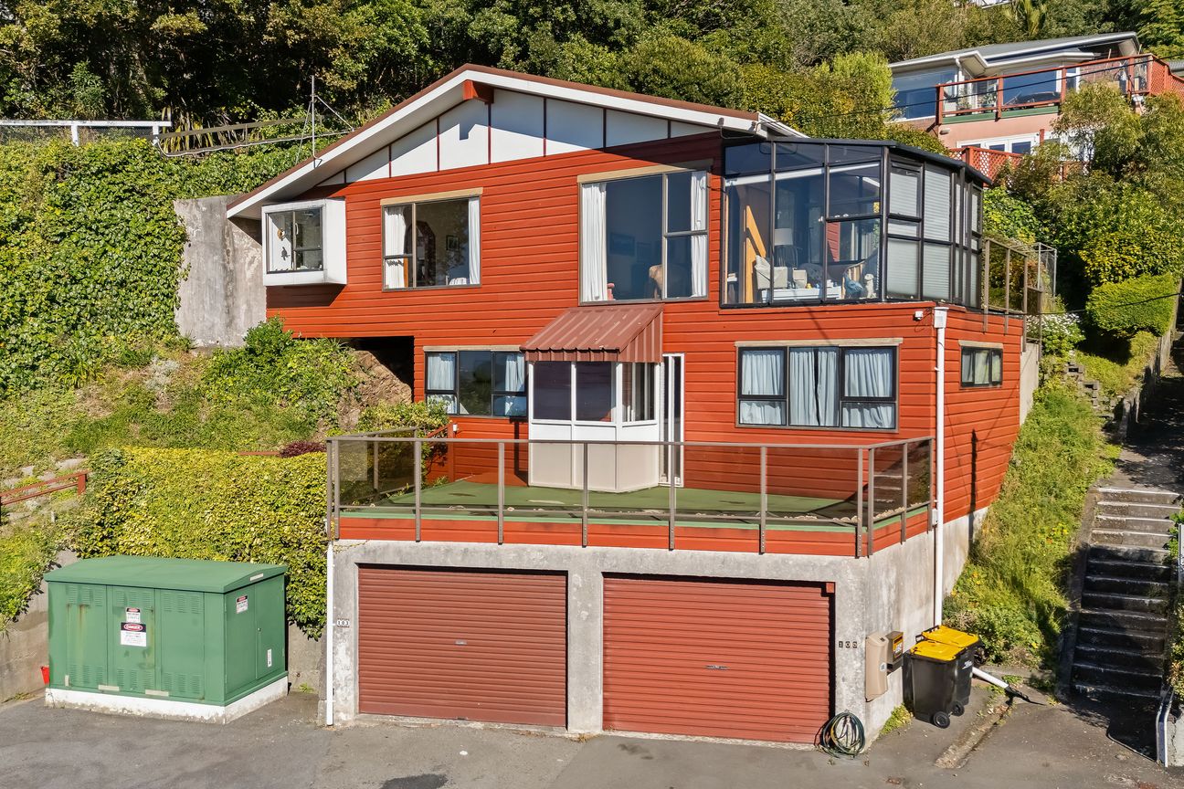 EASY LIVING - SPECTACULAR OUTLOOK! - Vista 3