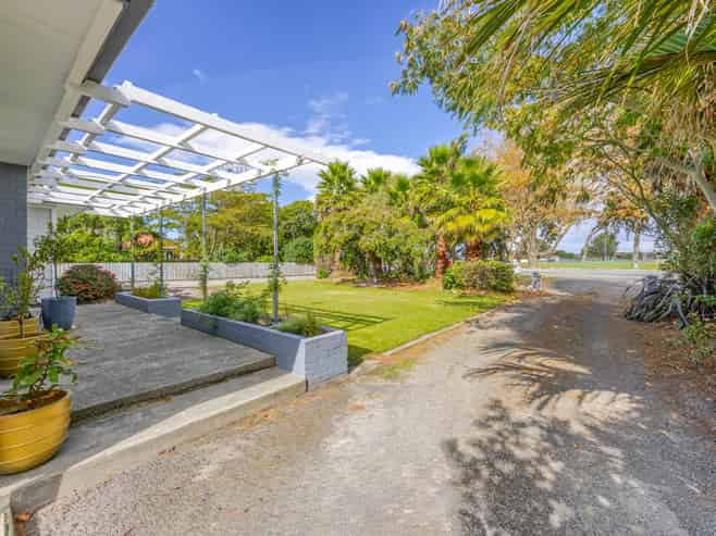 243 State Highway 51, Clive