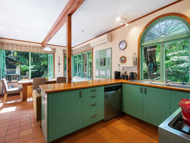 6 Cochran Road, Oratia