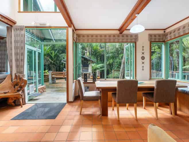 6 Cochran Road, Oratia