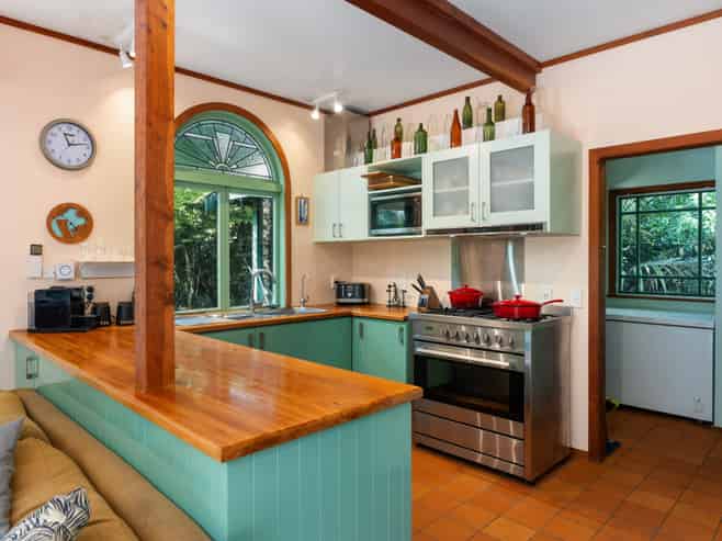 6 Cochran Road, Oratia