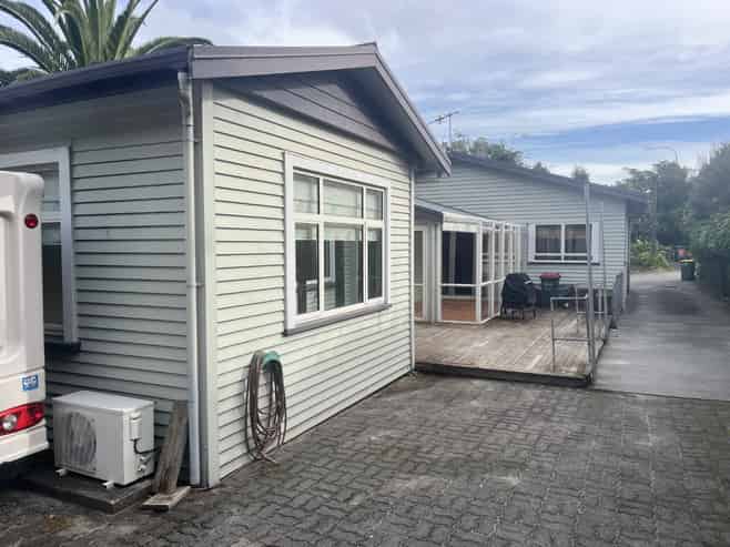 B/8 Ngaio Street, Strandon