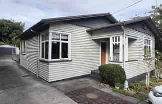 B/8 Ngaio Street, Strandon