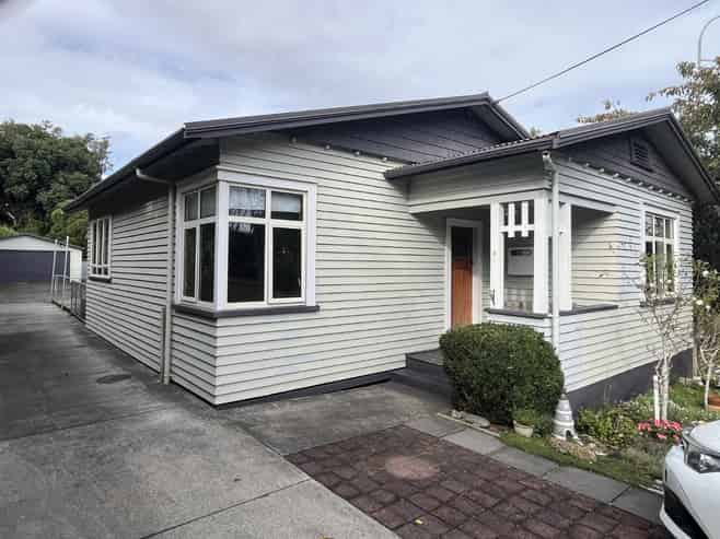 B/8 Ngaio Street, Strandon