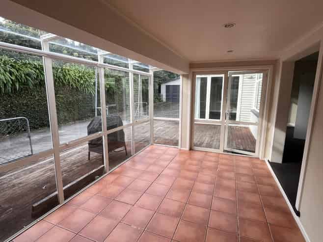 B/8 Ngaio Street, Strandon