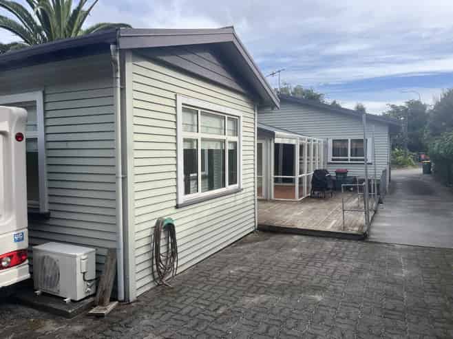 B/8 Ngaio Street, Strandon