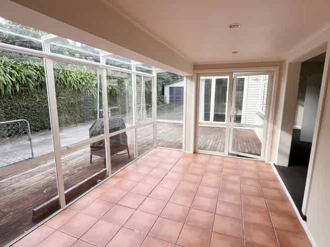 B/8 Ngaio Street, Strandon