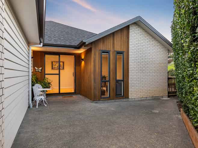 11 Kahu Close, Orewa