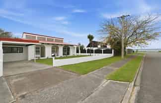 74 Robinson Avenue, Holdens Bay